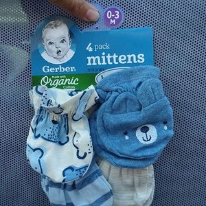 4 Pack Mittens 0-3 months